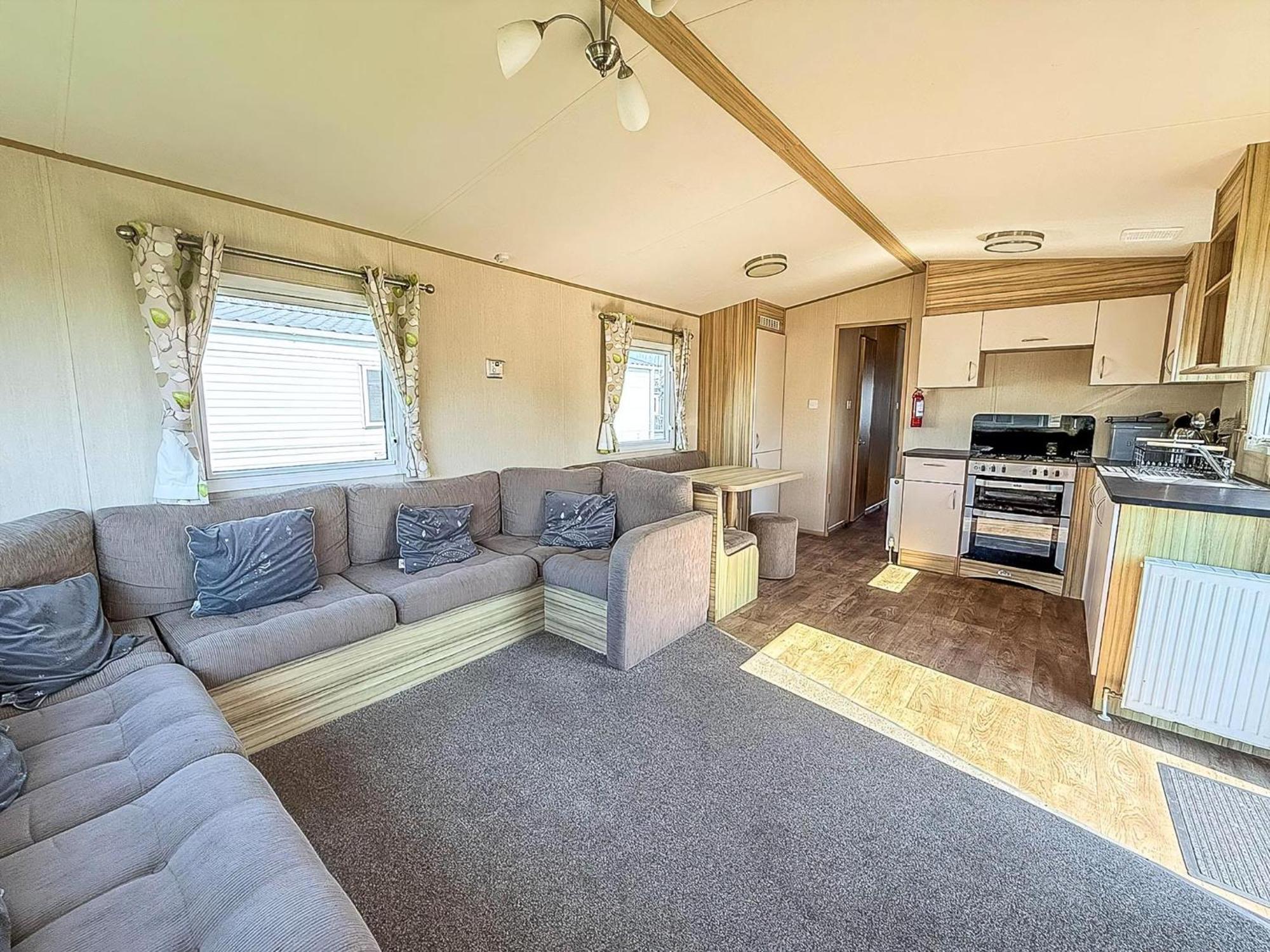 6 Berth Caravan For Hire With Wifi At Seawick Holiday Park In Essex Ref 27025Hv Clacton-on-Sea Buitenkant foto